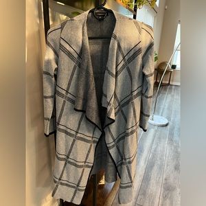 GreY argyle pattern sweater trench